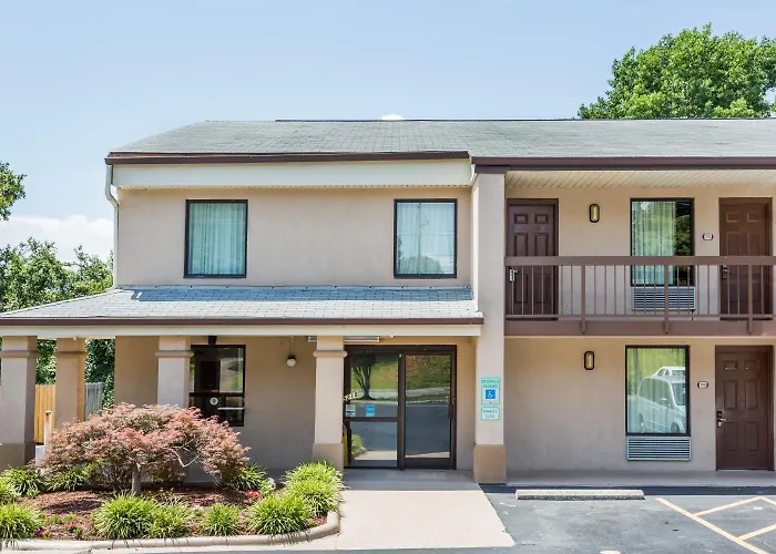 Motel: Days Inn By Wyndham Winston Salem North